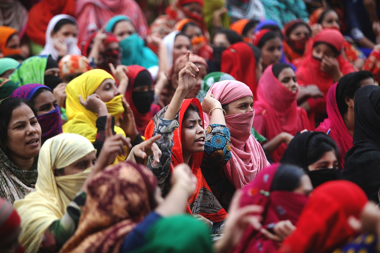Managing Crowd Safety During Emergencies